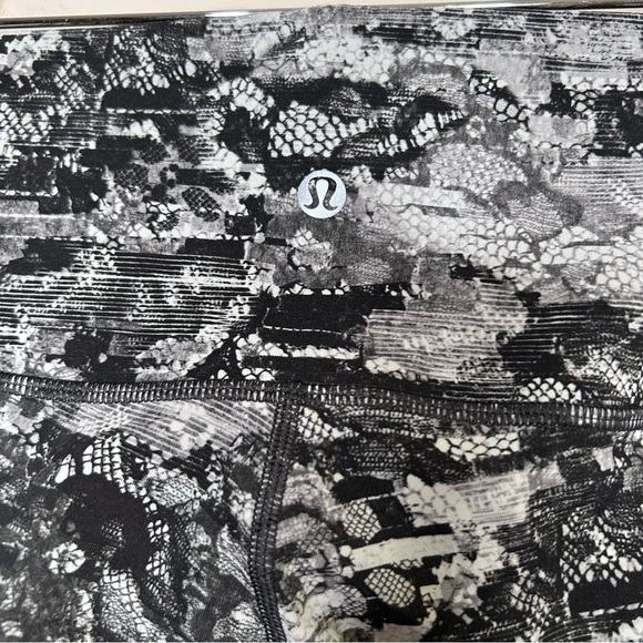 Lululemon Wunder Under High-Rise 7/8 Tight Full-On Luxtreme 25" Masked Lace Sz 6 - Picture 6 of 9